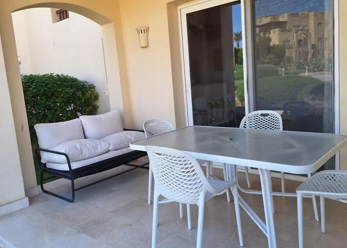 Waterside Apartments, - 1bd Ground Floor شقة